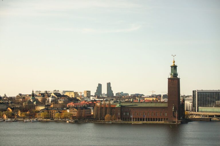 Spelinspektionen granskar ledningsbyten hos 17 licenshavare, bland dem Svenska Spel och HV71